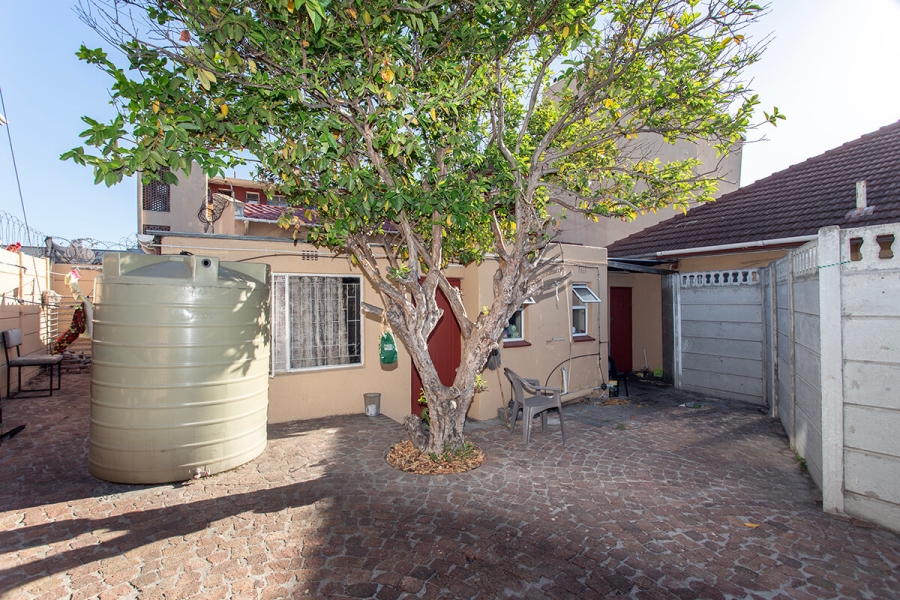 6 Bedroom Property for Sale in Richmond Western Cape